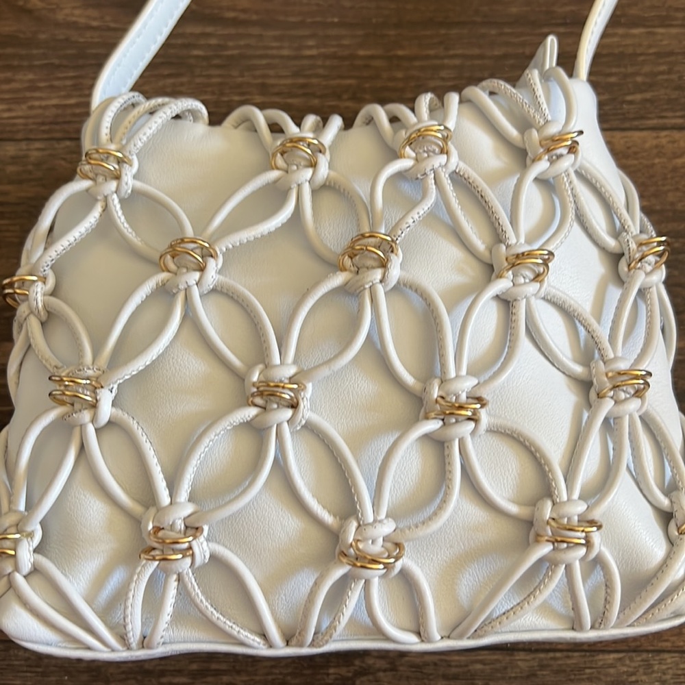 JADE WHITE - Picture 3 of 6